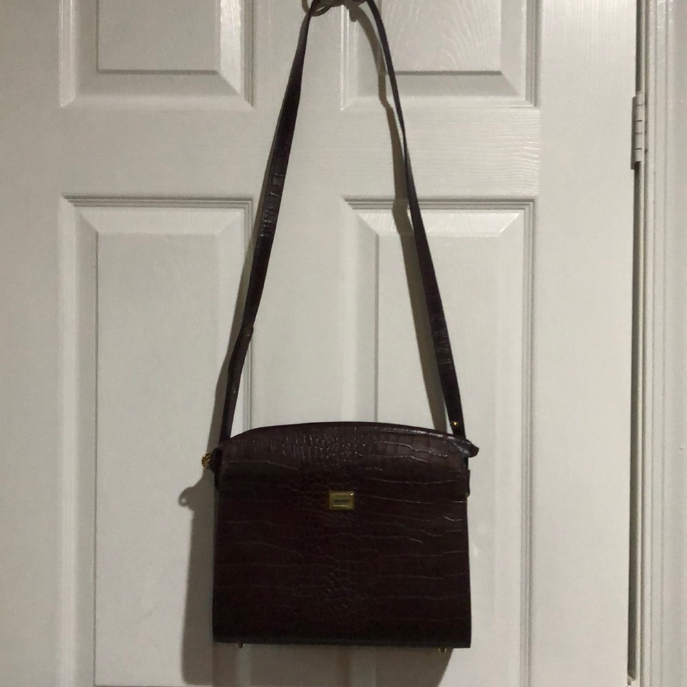 Mi Kwang shoulder bag.